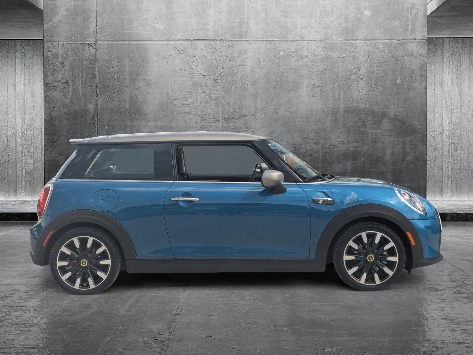 2024 MINI Electric Hardtop 2 Door Signature Vehicle Photo in Towson, MD 21204