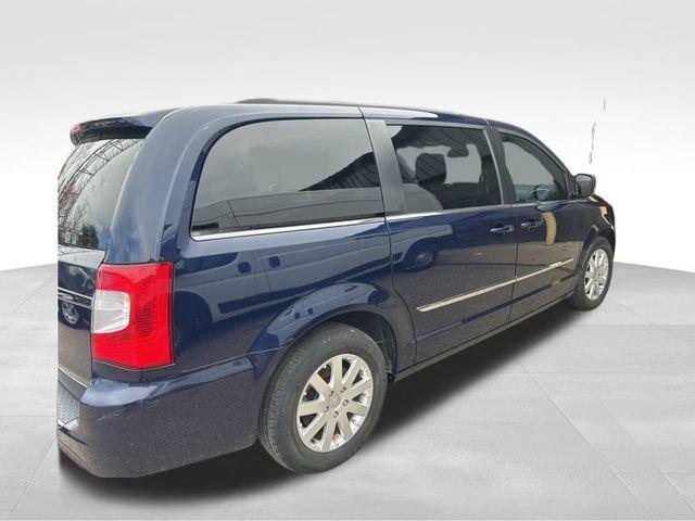 2015 Chrysler Town & Country Vehicle Photo in MEDINA, OH 44256-9631