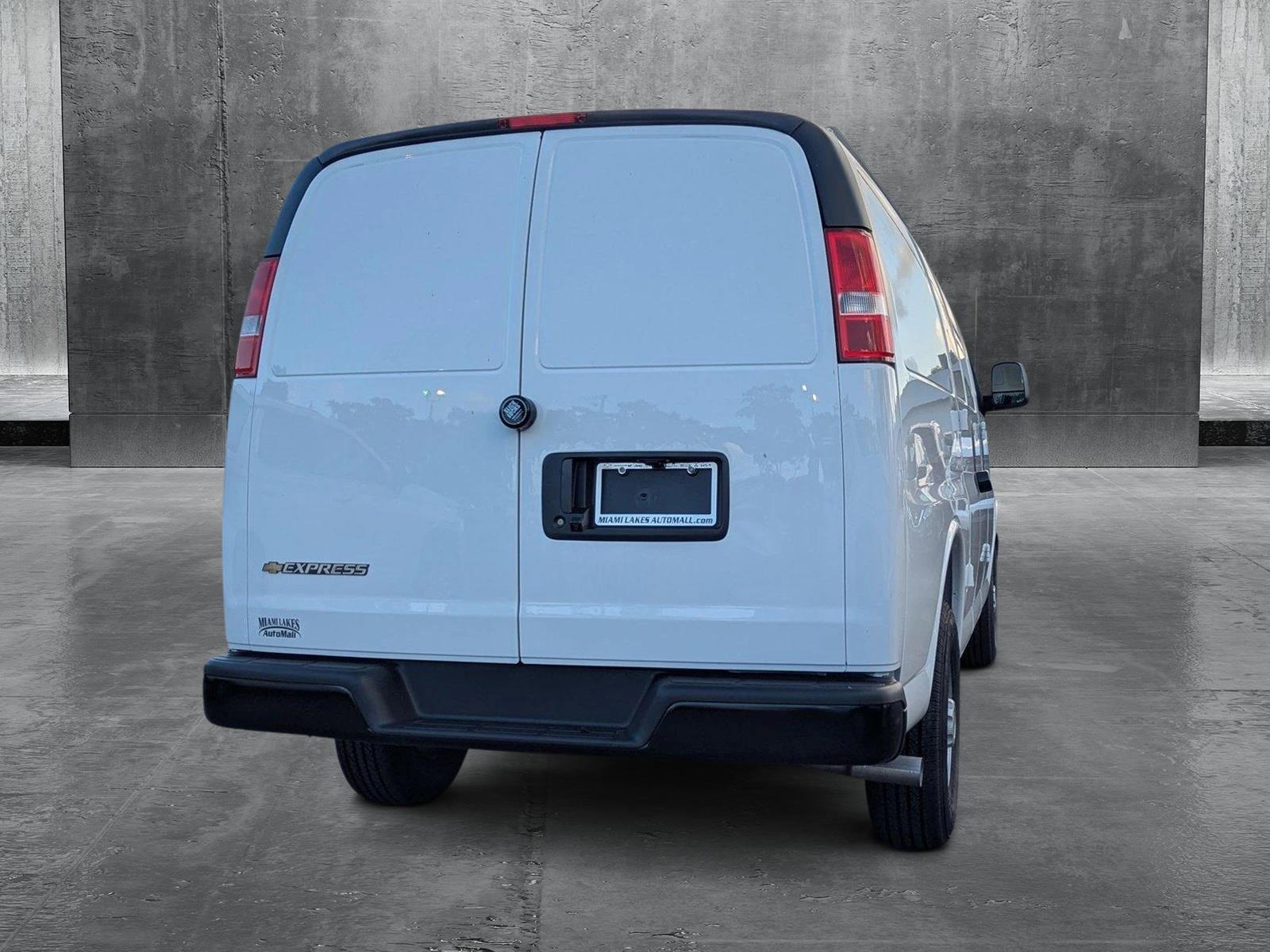 2025 Chevrolet Express Cargo 2500 Vehicle Photo in MIAMI, FL 33134-2699