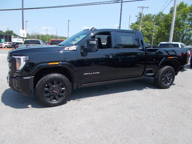 2025 GMC Sierra 2500 HD Vehicle Photo in LOWELL, MA 01852-4336