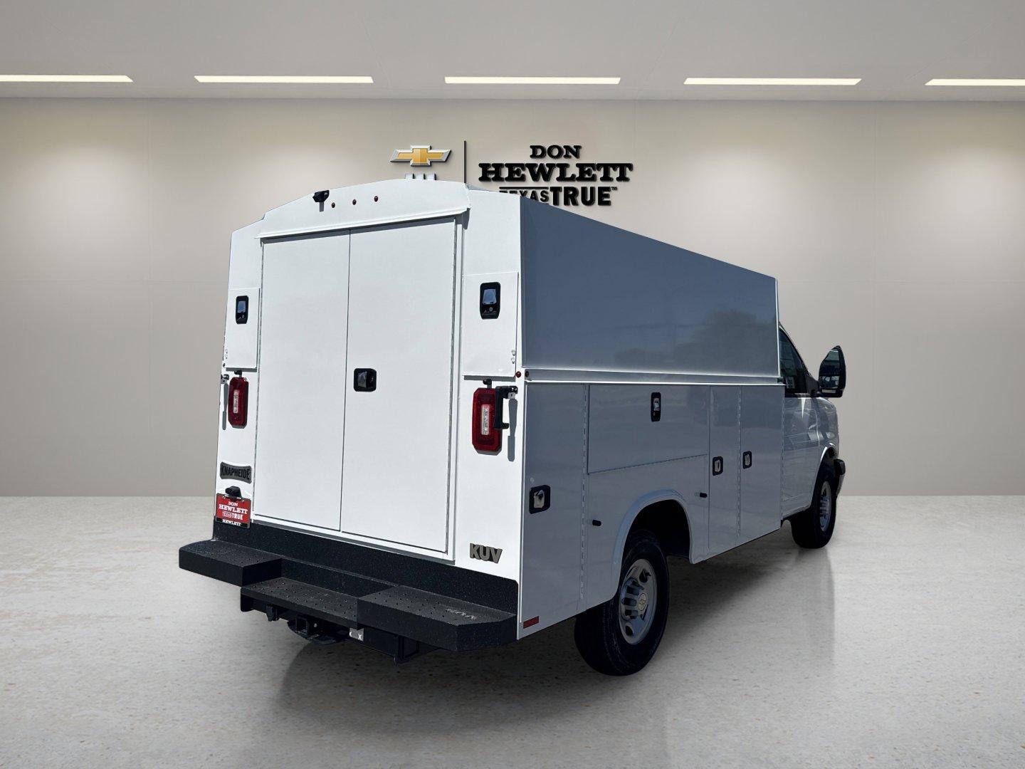 2025 Chevrolet Express Cutaway 3500 Vehicle Photo in GEORGETOWN, TX 78626-7508