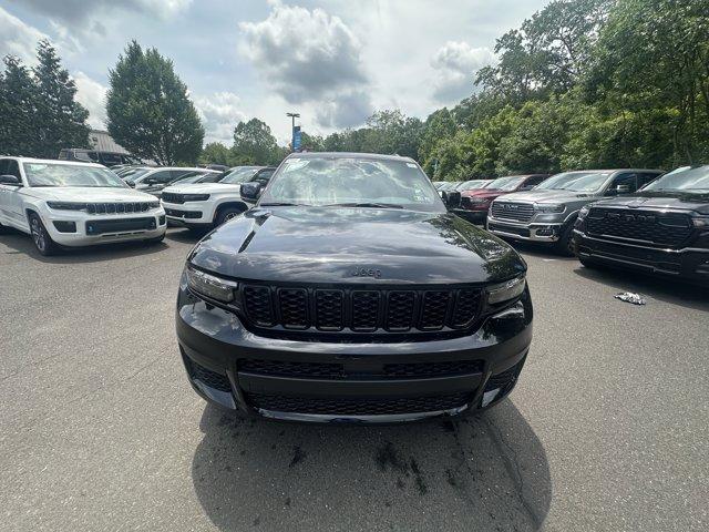 2025 Jeep Grand Cherokee L Vehicle Photo in Doylsetown, PA 18901