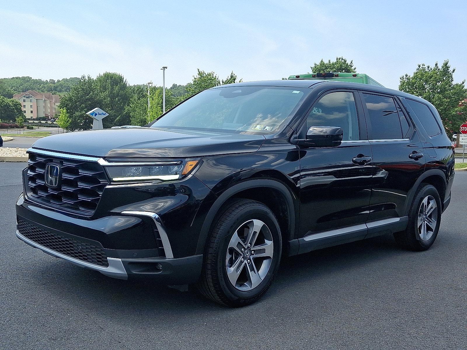 2025 Honda Pilot Vehicle Photo in Harrisburg, PA 17111