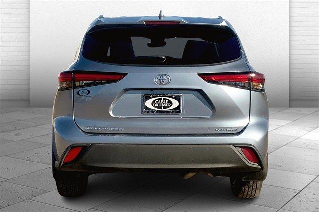 2021 Toyota Highlander Vehicle Photo in TOPEKA, KS 66609-0000