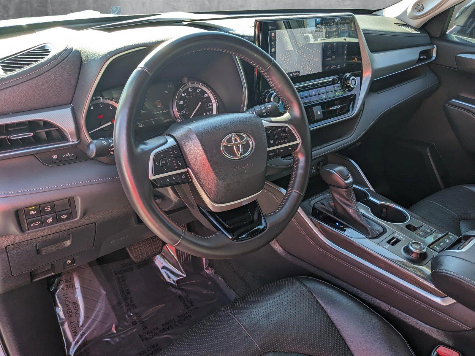 2022 Toyota Highlander Vehicle Photo in GREENACRES, FL 33463-3207