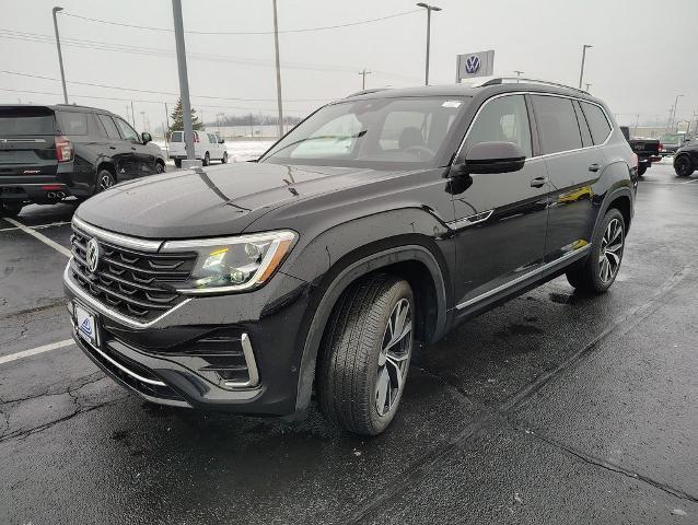 2024 Volkswagen Atlas Vehicle Photo in GREEN BAY, WI 54304-5303