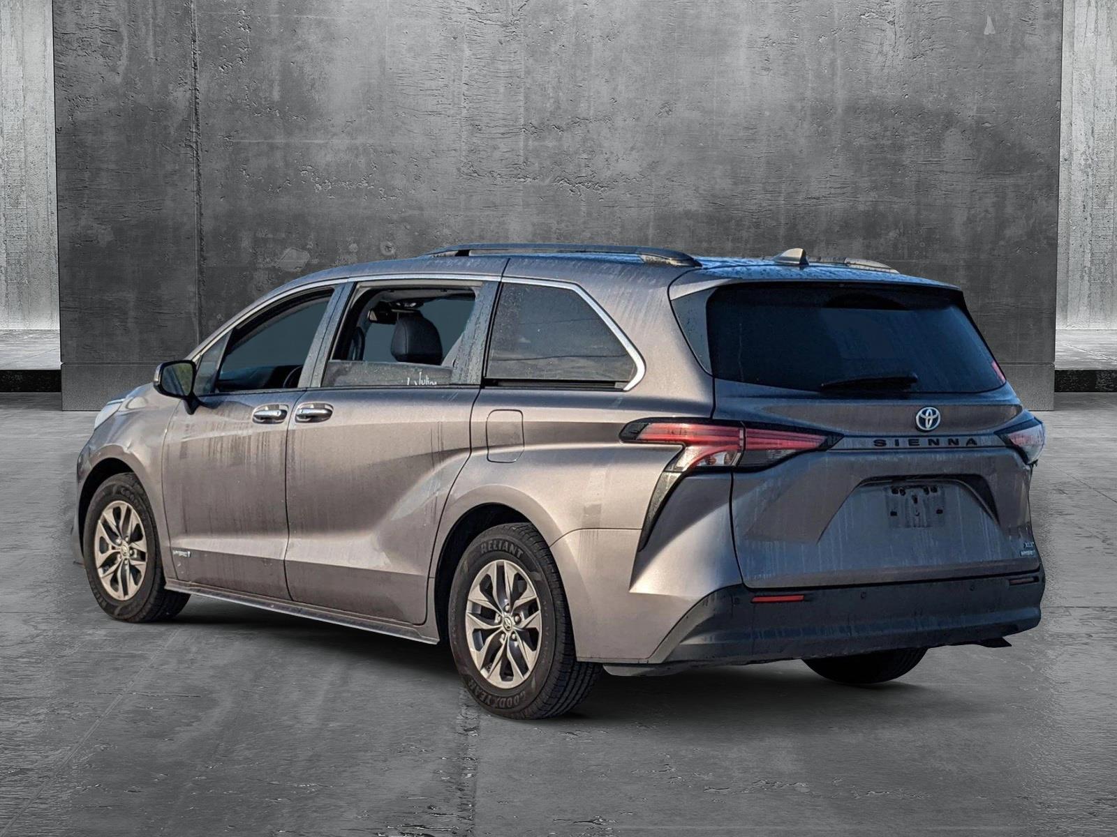 2021 Toyota Sienna Vehicle Photo in Davie, FL 33331