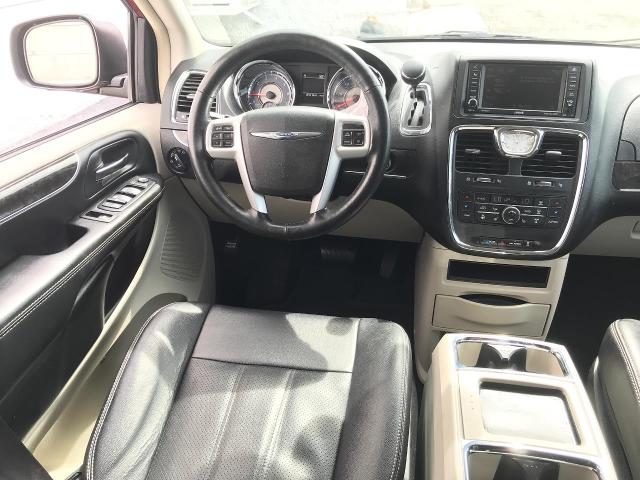 2015 Chrysler Town & Country Vehicle Photo in GREEN BAY, WI 54303-3330