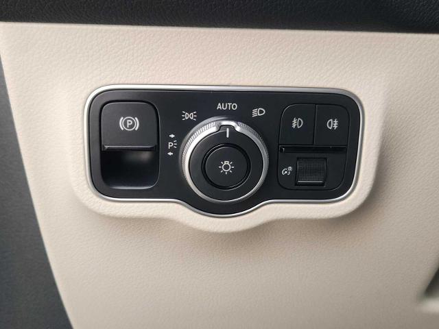 2025 Mercedes-Benz GLB Vehicle Photo in HOUSTON, TX 77079