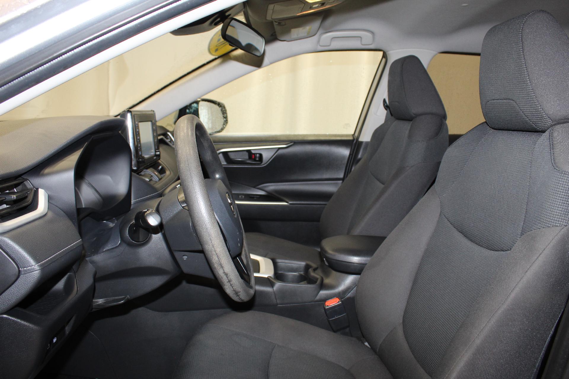2021 Toyota RAV4 Vehicle Photo in NORTHAMPTON, MA 01060-1120