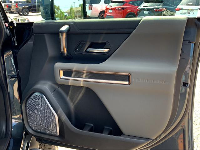 2025 GMC HUMMER EV Pickup Vehicle Photo in BEAUFORT, SC 29906-4218