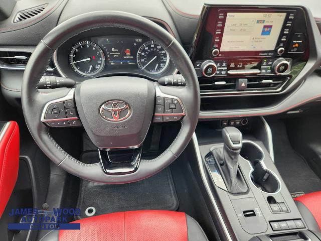 2021 Toyota Highlander Vehicle Photo in DENTON, TX 76210-9321