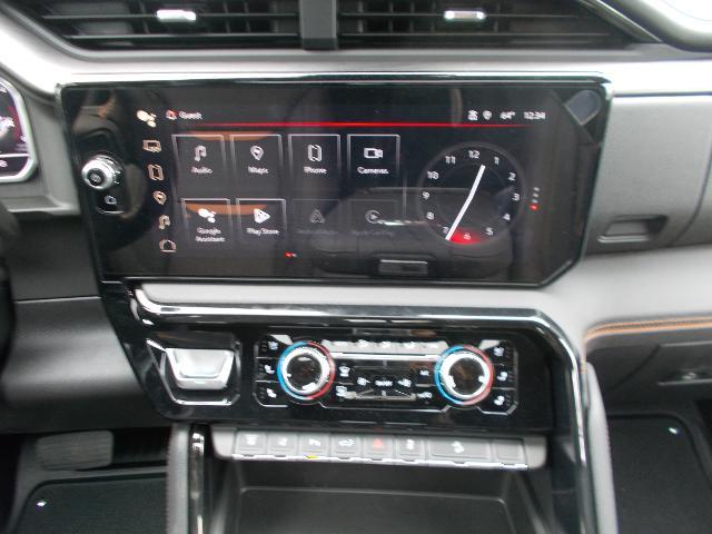 2025 GMC Sierra 2500 HD Vehicle Photo in LOWELL, MA 01852-4336