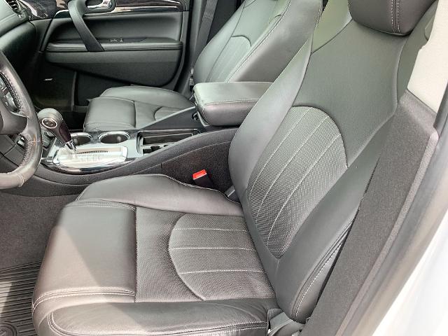 2017 Buick Enclave Vehicle Photo in MOON TOWNSHIP, PA 15108-2571