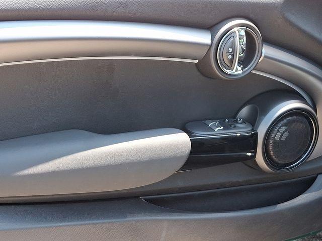 2024 MINI Hardtop 2 Door Vehicle Photo in DANBURY, CT 06810-5034