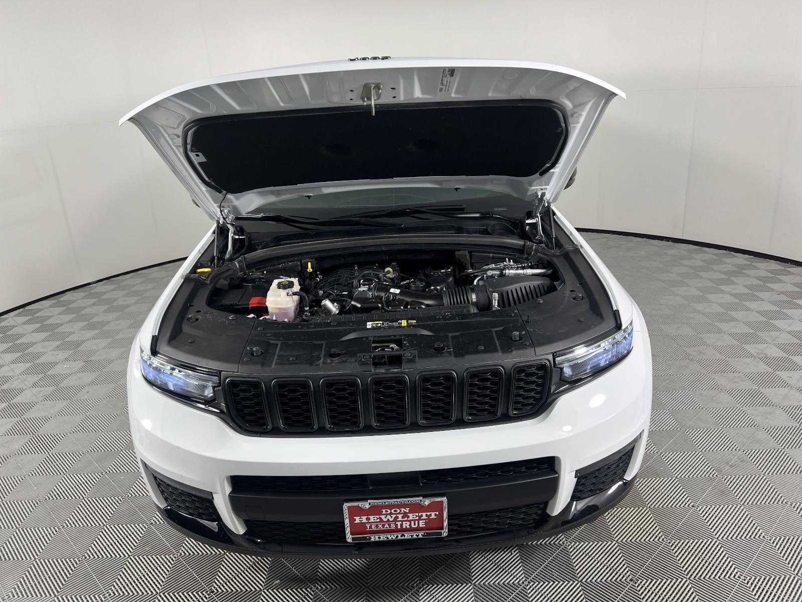 2024 Jeep Grand Cherokee L Vehicle Photo in GEORGETOWN, TX 78626-7508