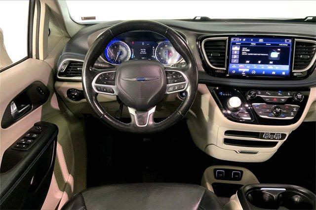 2021 Chrysler Pacifica Vehicle Photo in KANSAS CITY, MO 64114-4502