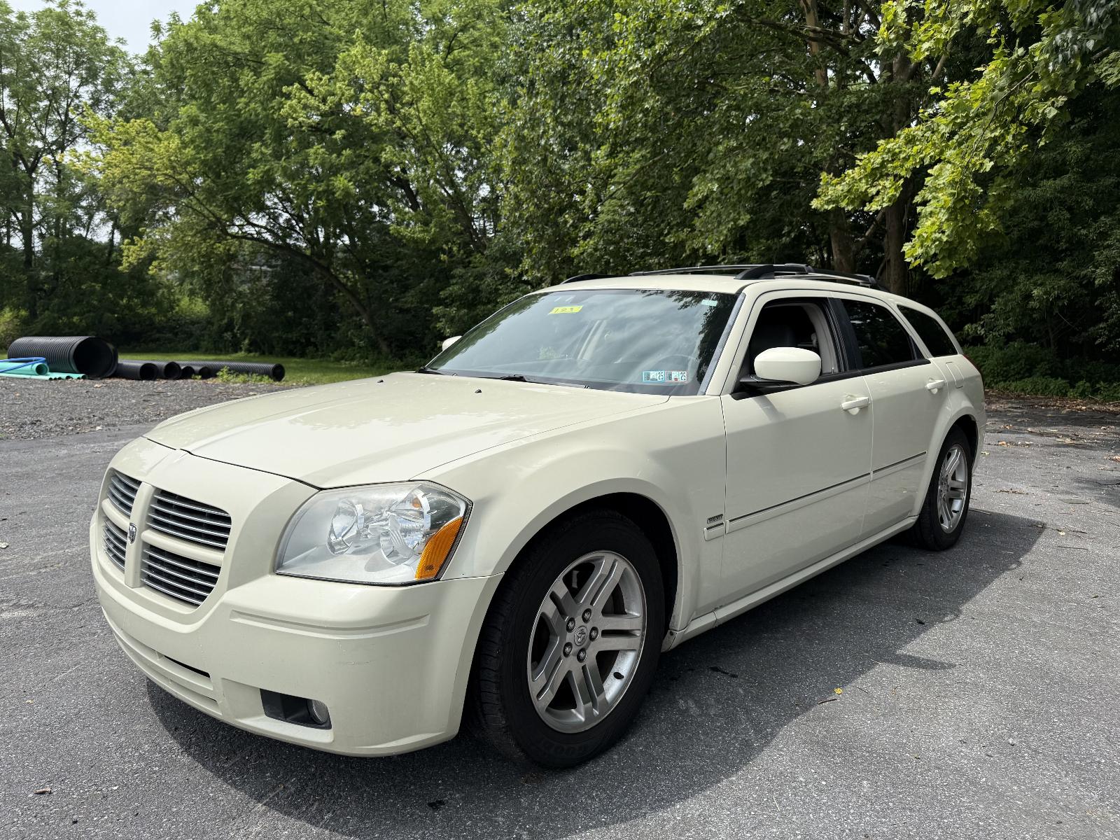 2005 Dodge Magnum Vehicle Photo in Harrisburg, PA 17111