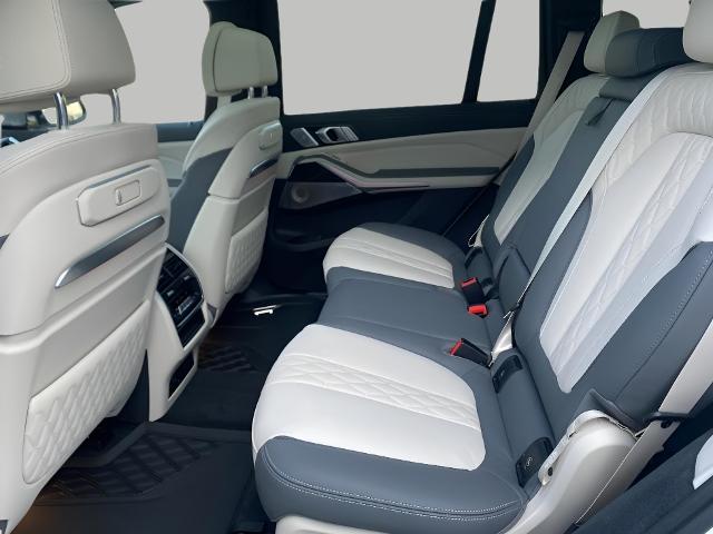 2024 BMW X7 Vehicle Photo in APPLETON, WI 54914-8833