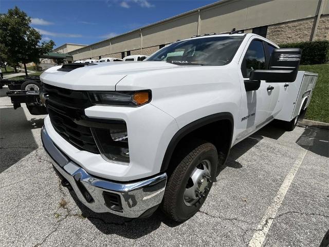 2024 Chevrolet Silverado 3500 HD Chassis Cab Vehicle Photo in ALCOA, TN 37701-3235