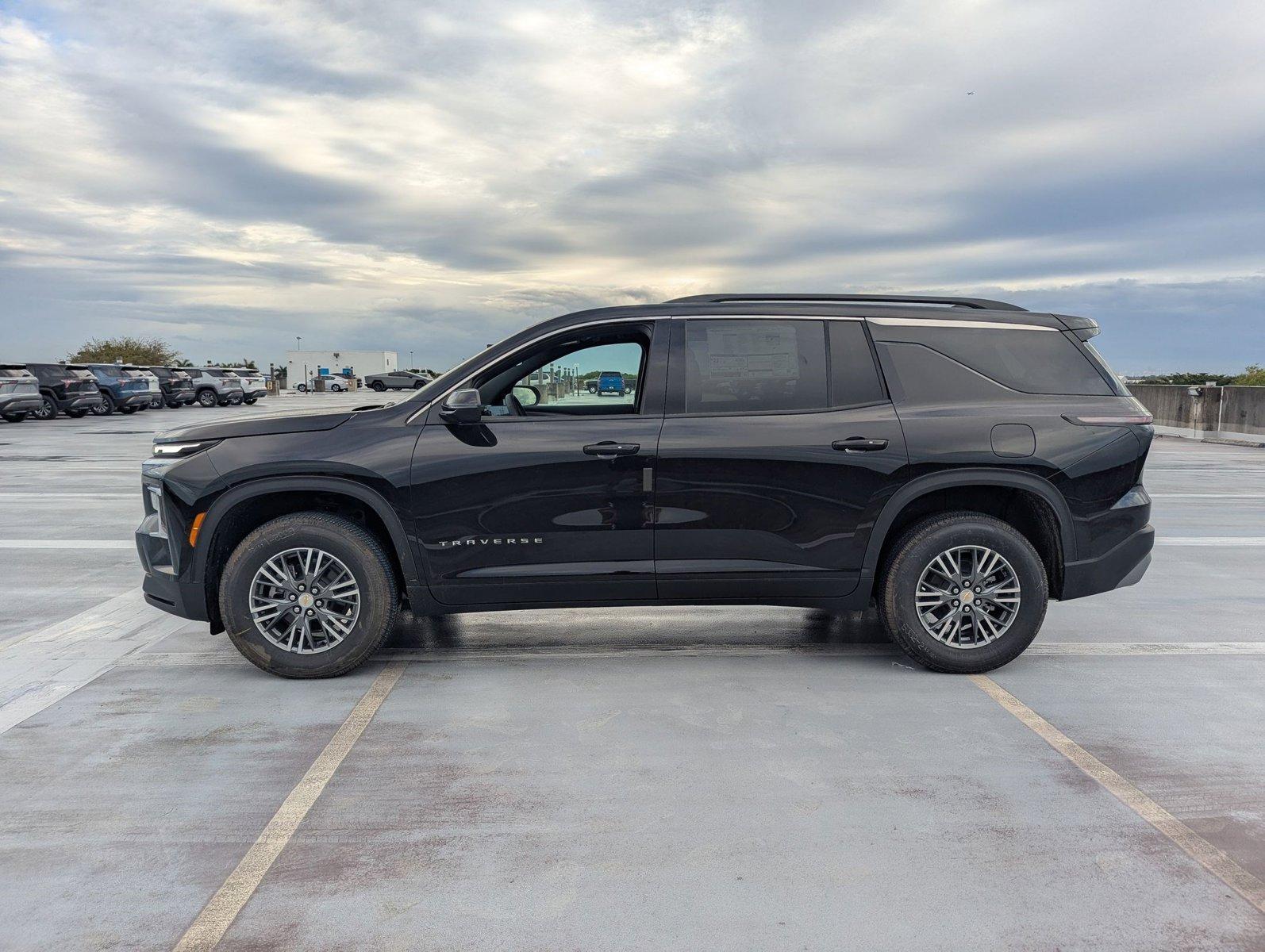 2025 Chevrolet Traverse Vehicle Photo in PEMBROKE PINES, FL 33024-6534