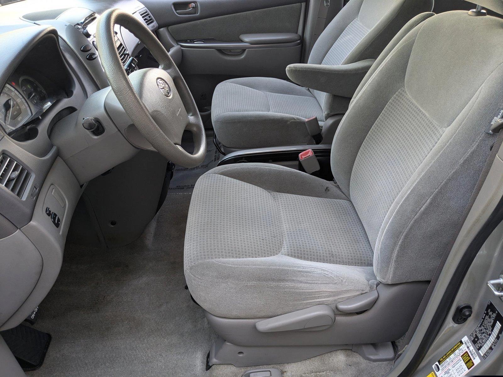 2007 Toyota Sienna Vehicle Photo in Tampa, FL 33614