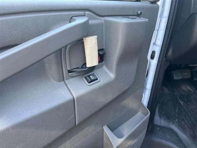 2025 Chevrolet Express Cutaway 3500 Vehicle Photo in ALCOA, TN 37701-3235