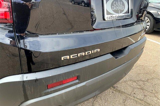 2023 GMC Acadia Vehicle Photo in TOPEKA, KS 66609-0000