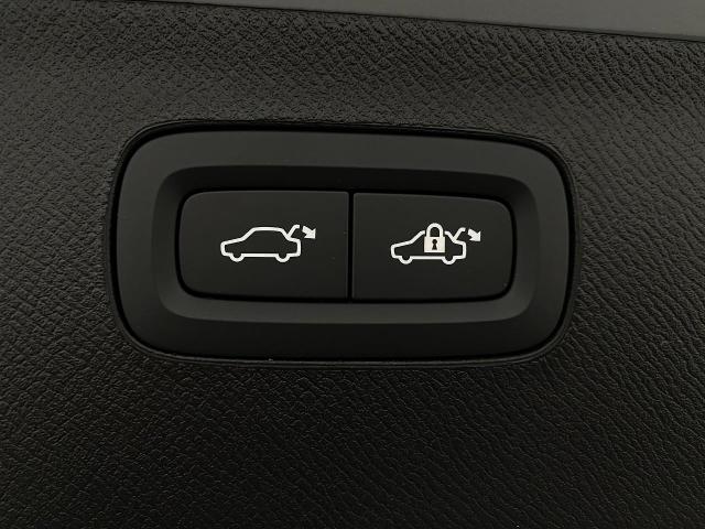 2025 Volvo XC90 Plug-In Hybrid Vehicle Photo in Appleton, WI 54913