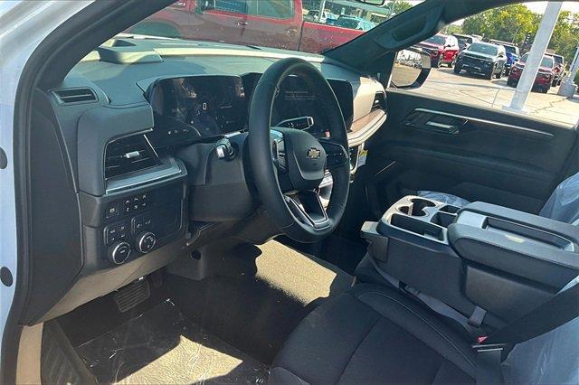 2025 Chevrolet Suburban Vehicle Photo in TOPEKA, KS 66609-0000