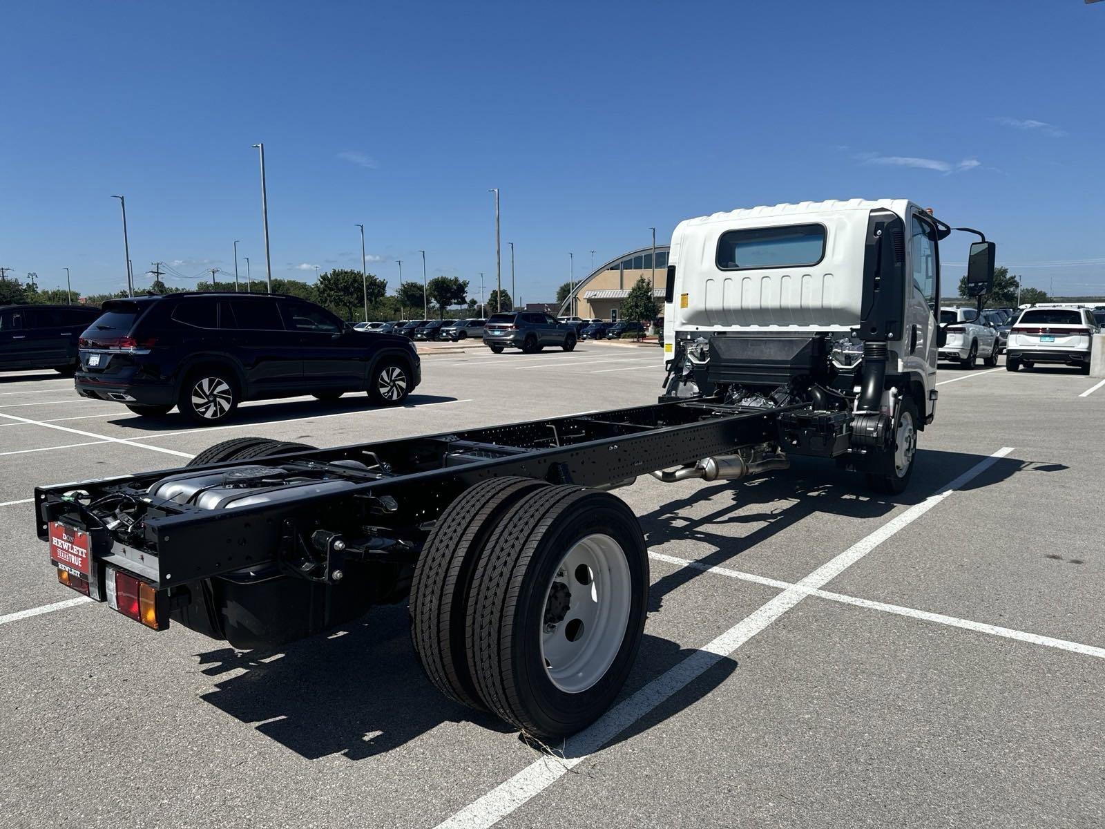 2025 Chevrolet Low Cab Forward 5500 XG Vehicle Photo in GEORGETOWN, TX 78626-7508