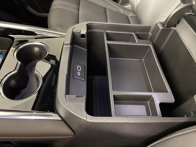 2025 Chevrolet Suburban Vehicle Photo in PHOENIX, AZ 85014-3381