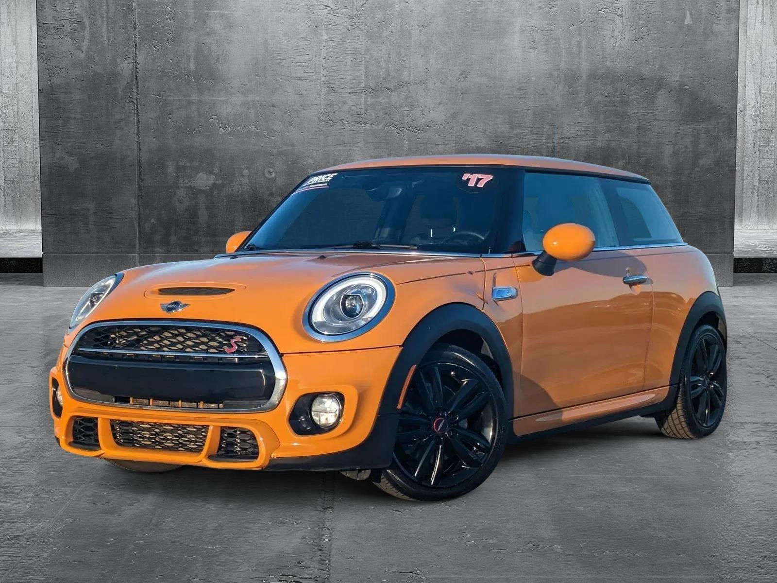2017 MINI Hardtop 2 Door Vehicle Photo in WEST PALM BEACH, FL 33407-3296