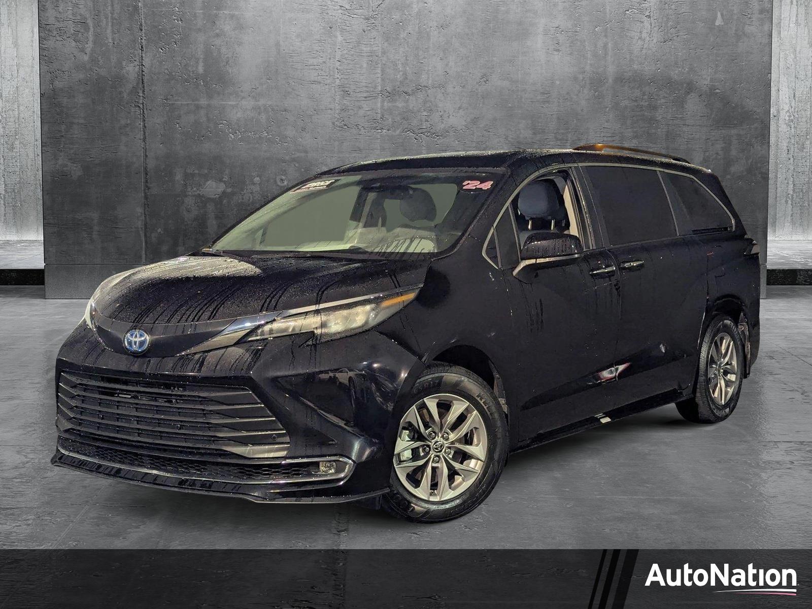 2024 Toyota Sienna Vehicle Photo in MIAMI, FL 33134-2699