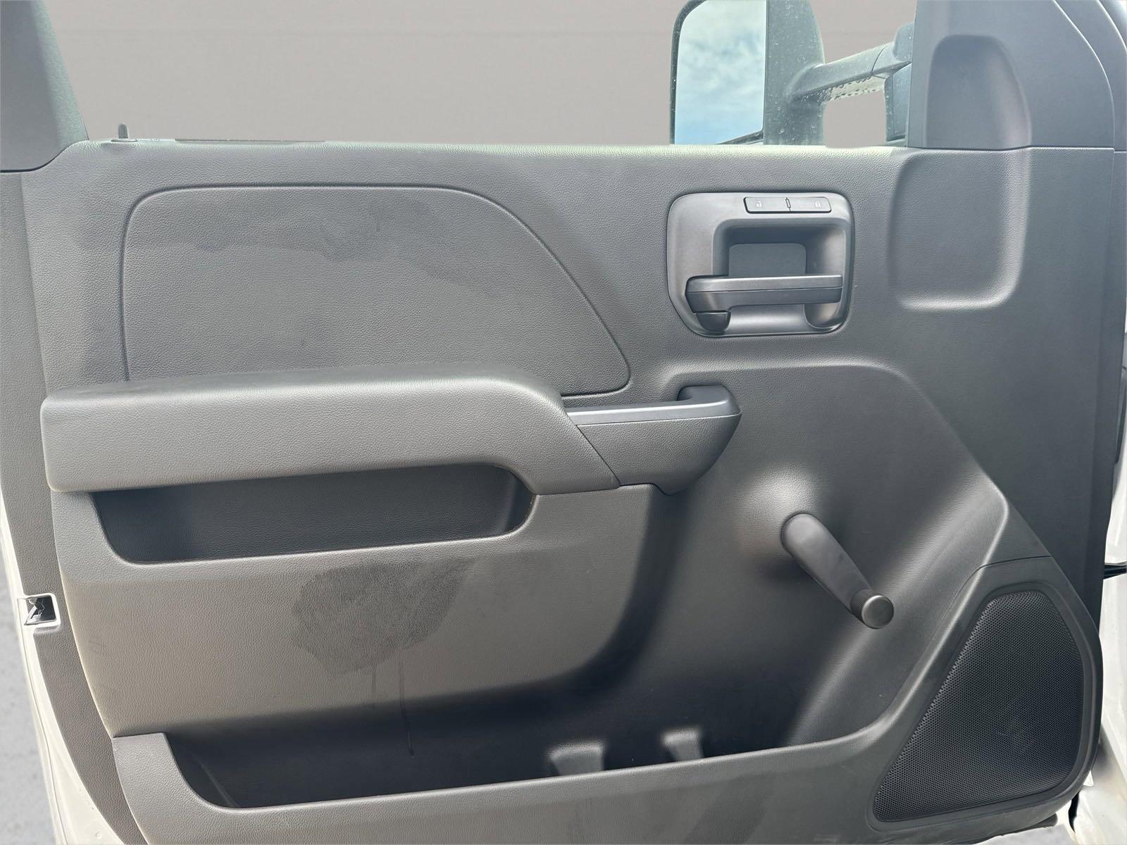 2024 Chevrolet Silverado 5500 HD Vehicle Photo in GEORGETOWN, TX 78626-7508