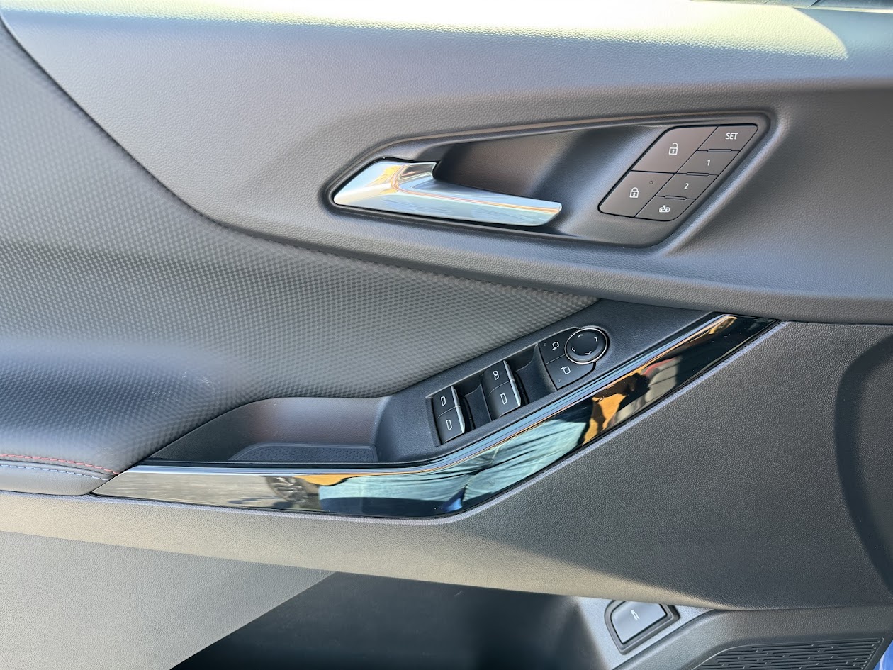 2025 Chevrolet Equinox Vehicle Photo in BOONVILLE, IN 47601-9633