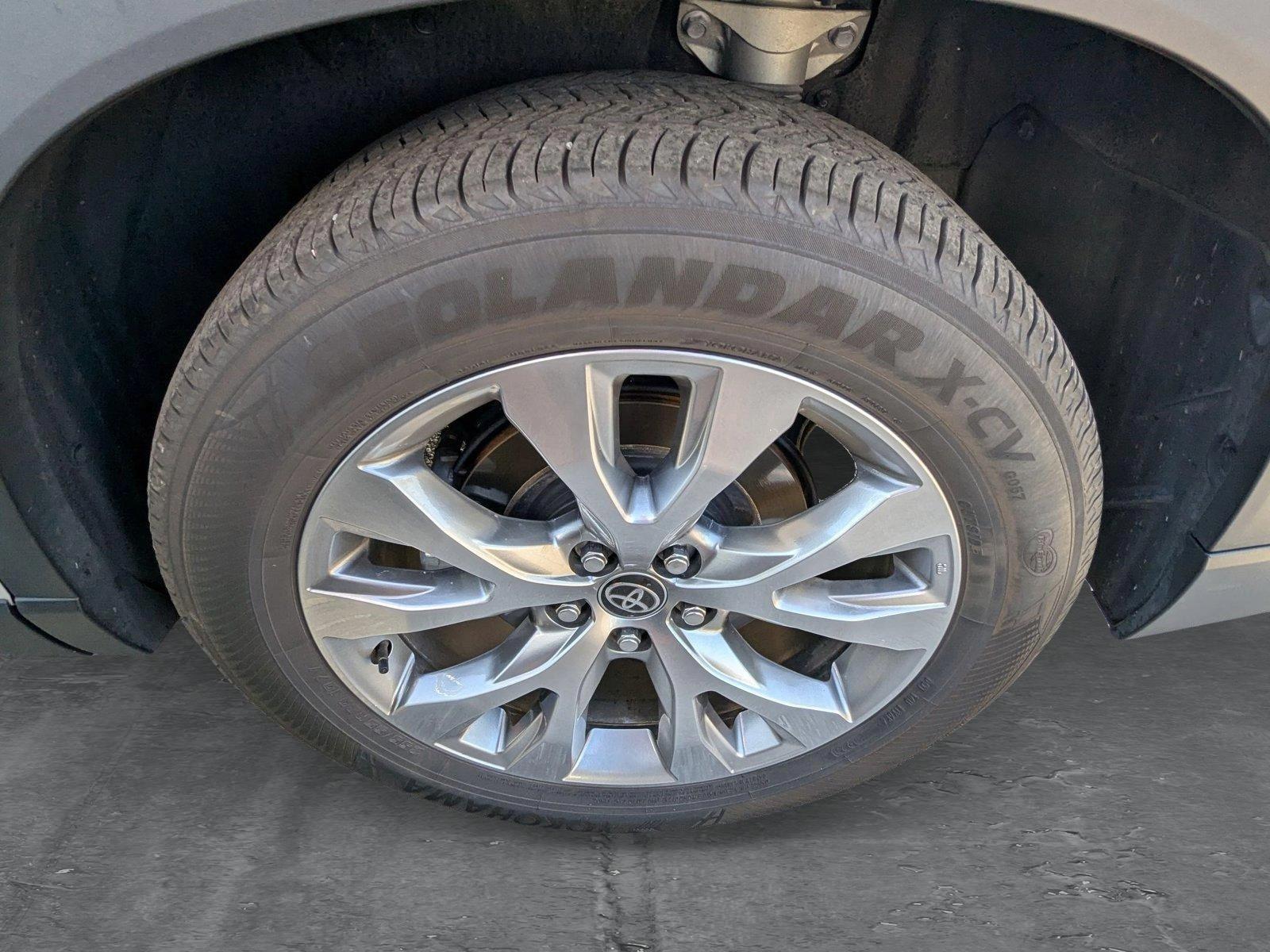 2024 Toyota Grand Highlander Vehicle Photo in Tampa, FL 33614