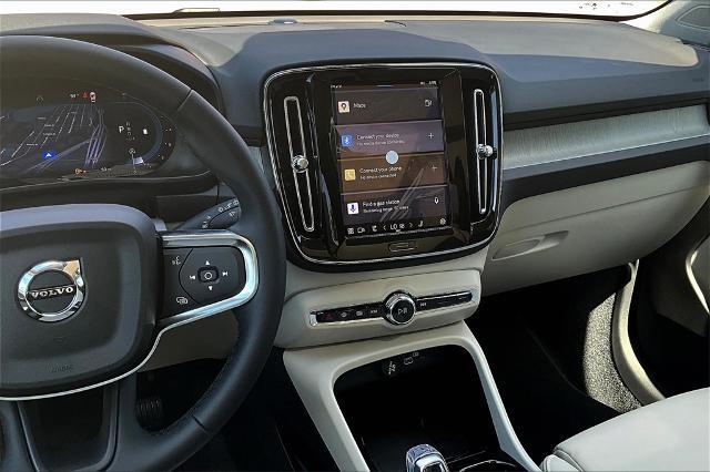 2025 Volvo XC40 Vehicle Photo in Houston, TX 77007