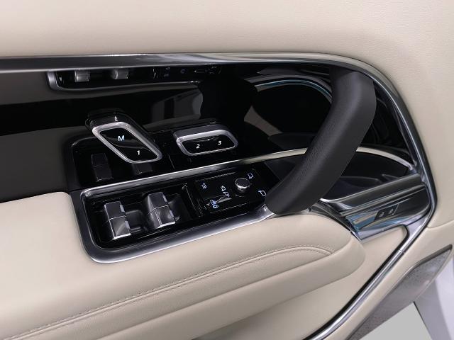 2025 Range Rover Vehicle Photo in Appleton, WI 54913