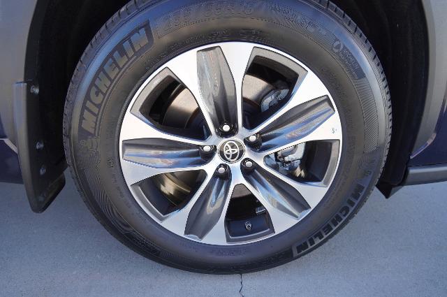 2025 Toyota Highlander Vehicle Photo in Riverdale, UT 84405