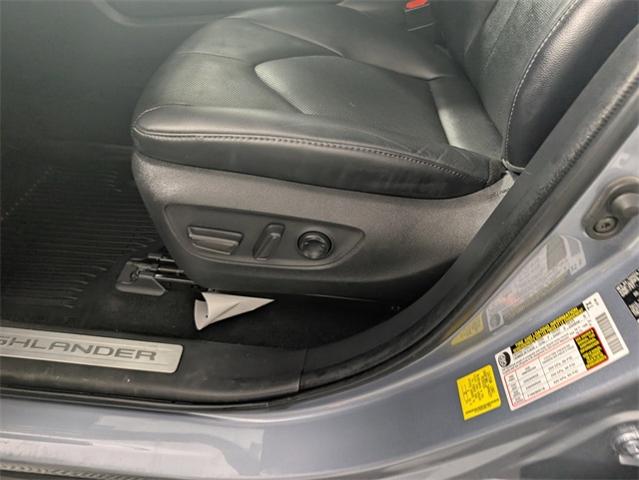 2022 Toyota Highlander Vehicle Photo in ENGLEWOOD, CO 80113-6708