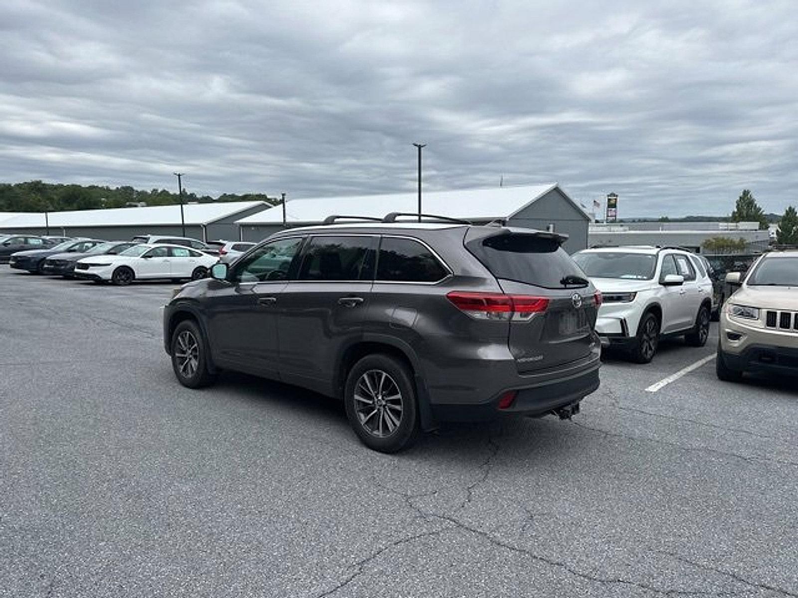 2018 Toyota Highlander Vehicle Photo in Harrisburg, PA 17111