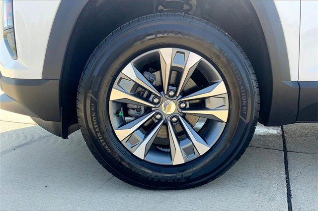 2025 Chevrolet Equinox Vehicle Photo in TOPEKA, KS 66609-0000