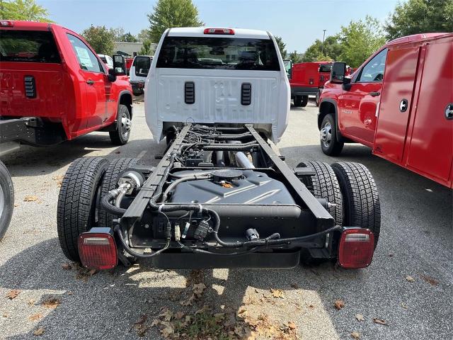 2024 Chevrolet Silverado 3500 HD Chassis Cab Vehicle Photo in ALCOA, TN 37701-3235