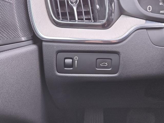 2021 Volvo XC60 Vehicle Photo in NEDERLAND, TX 77627-8017