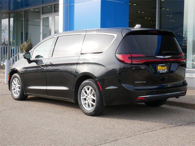 2023 Chrysler Pacifica Vehicle Photo in MAPLEWOOD, MN 55119-4794
