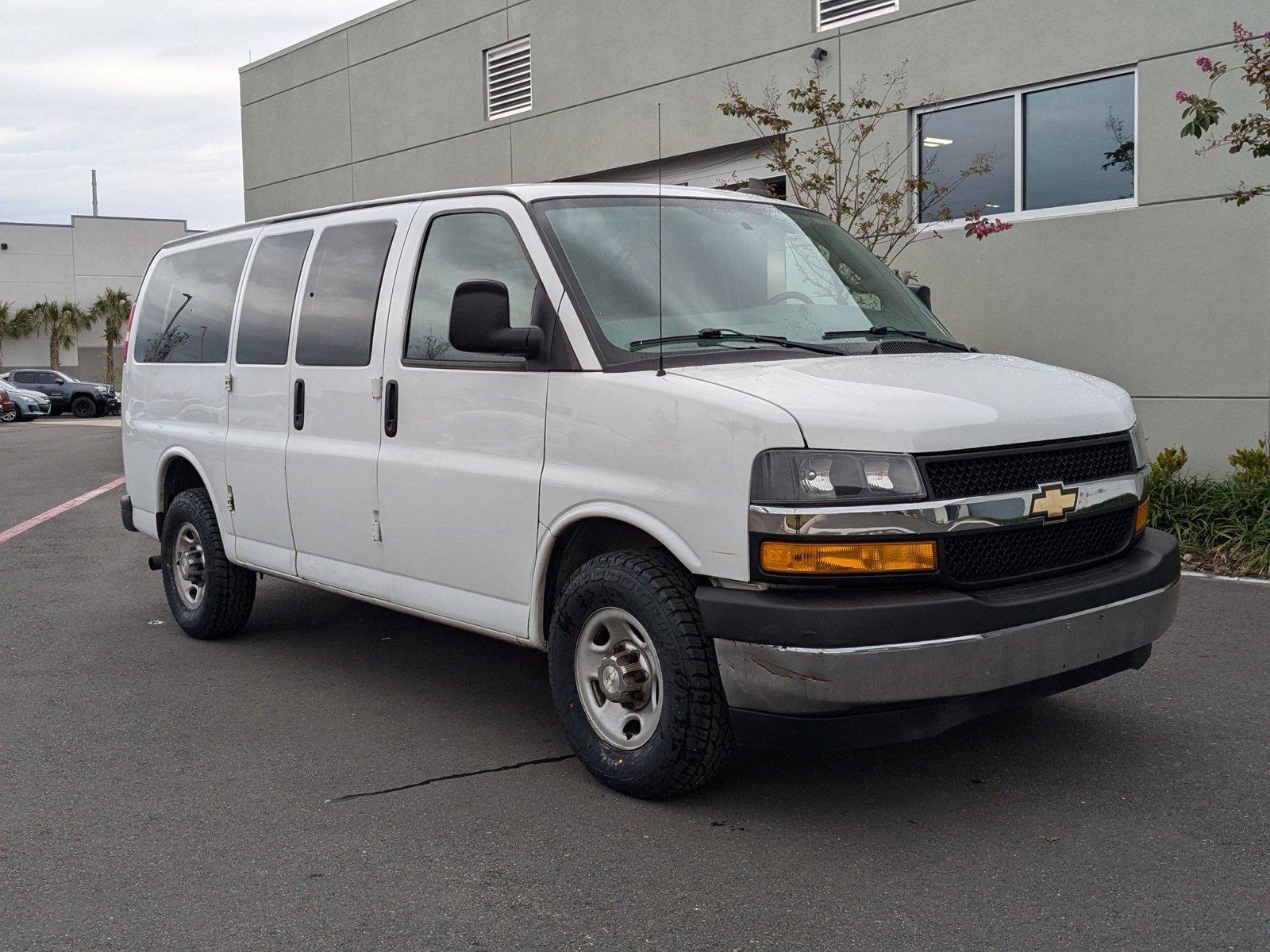 2018 Chevrolet Express Passenger Vehicle Photo in Jacksonville, FL 32244