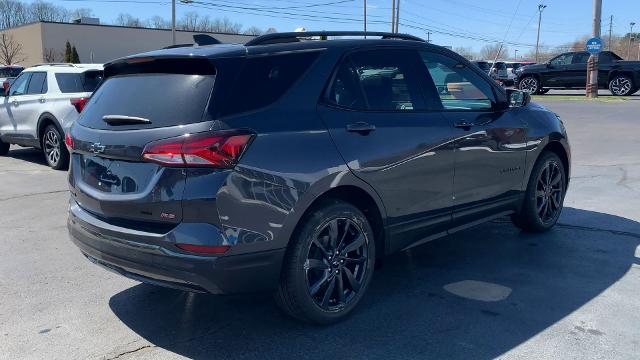 2022 Chevrolet Equinox Vehicle Photo in MOON TOWNSHIP, PA 15108-2571