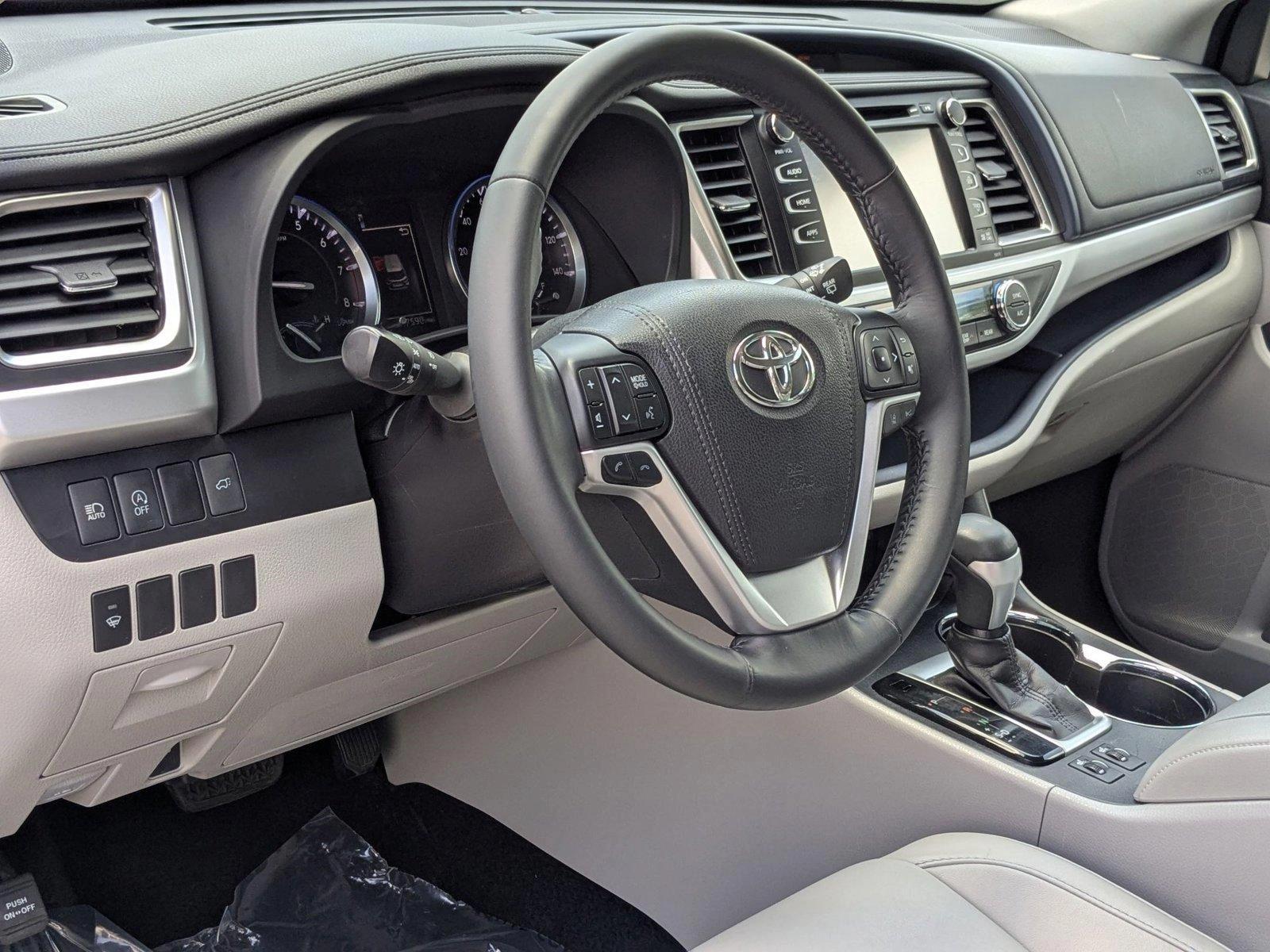 2018 Toyota Highlander Vehicle Photo in Miami, FL 33169