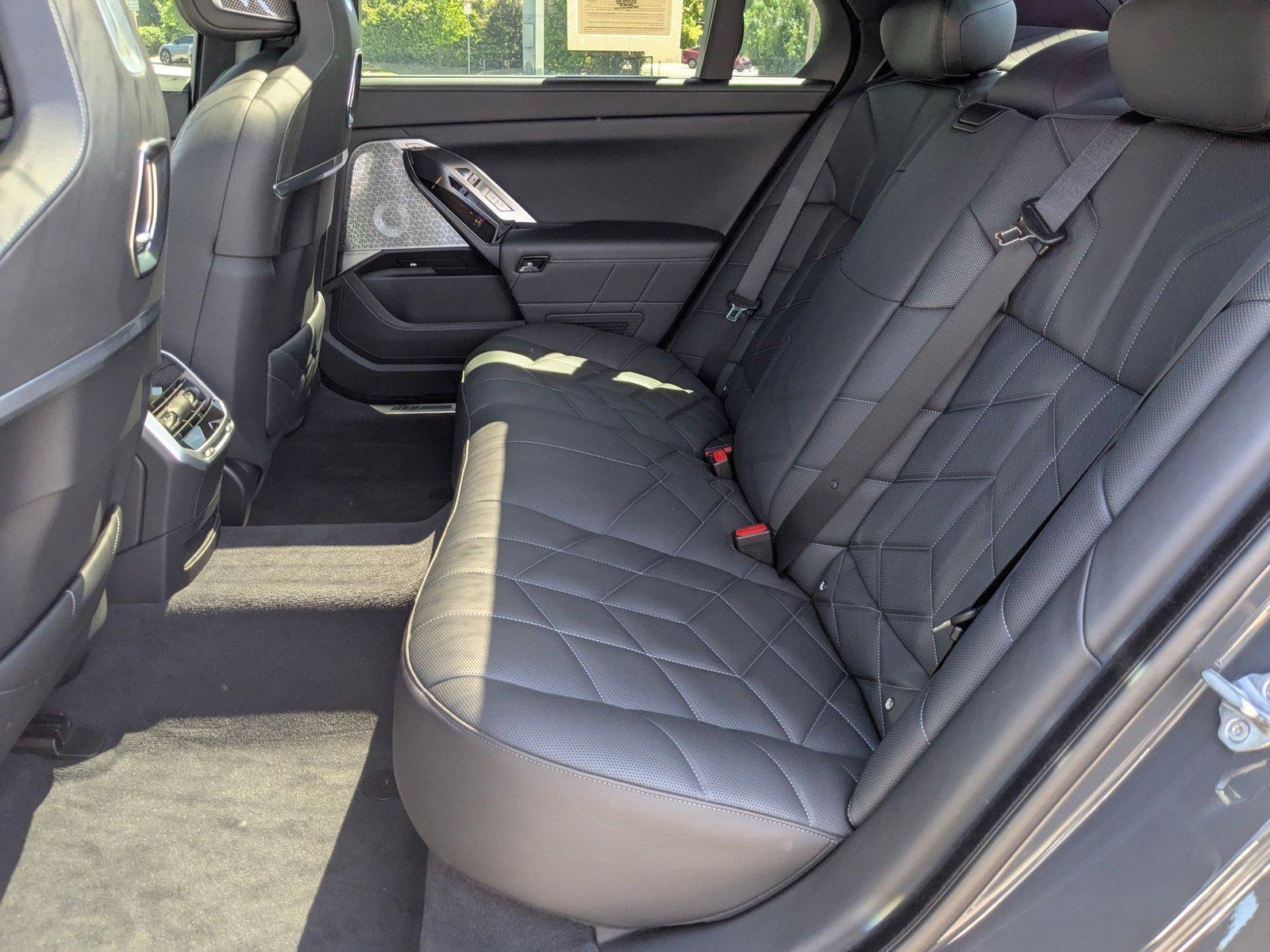 2024 BMW 760i xDrive Vehicle Photo in Valencia, CA 91355